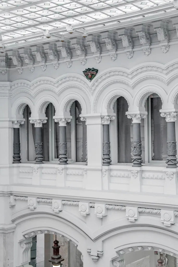 Fachada clásica con balcones en Chamberí, Madrid